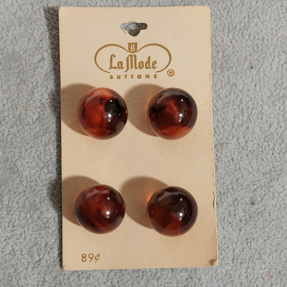 Vintage La Mode Brown Shell Buttons Set